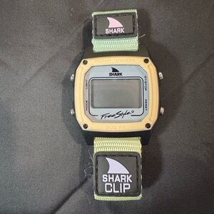 Freestyle Shark Clip Smartwatch - Green and Black